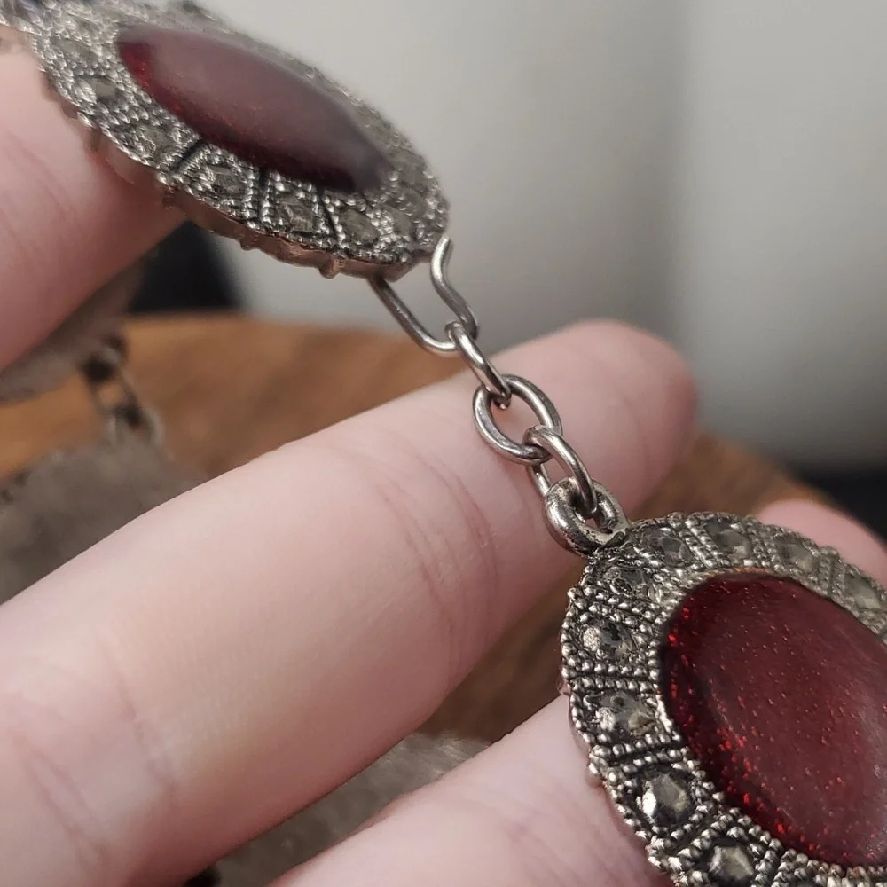 B0703 red cherry blossom antique medallion bracelet - Picture 4 of 4